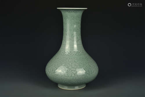 CELADON GLAZED VASE QING DYNASTY