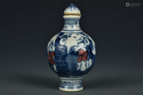 UNDERGLAZE BLUE AND COPPER RED SNUFF BOTTLE QING DYNASTY