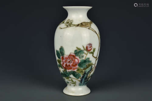 FAMILLE ROSE VASE QING DYNASTY