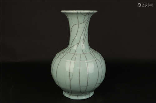 GE CRACKLED VASE