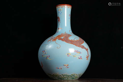 A Chinese Blue Dragon Pattern Porcelain Vase