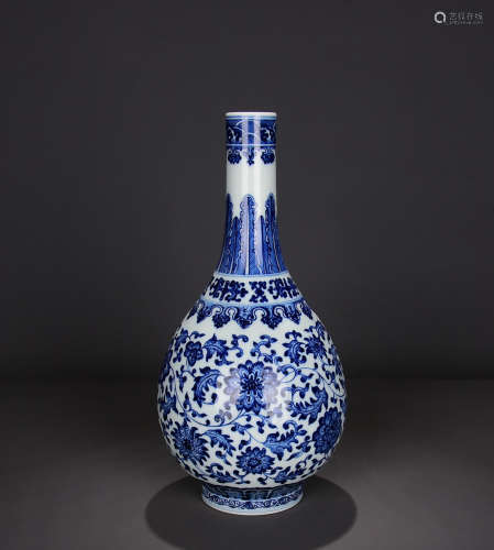 A Chinese Blue and White Twine Pattern Floral Porcelain Vase