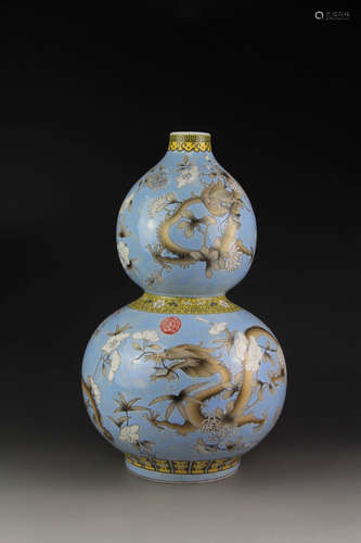 A Chinese Famille Rose Dragon Pattern Porcelain Vase Gourd-shaped Vase