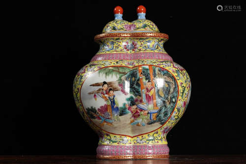 A Chinese Yellow Figure Painted Porcelain duplex Vase