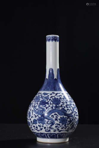 A Chinese Blue and White Dragon Pattern Porcelain Flask