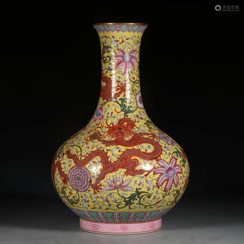 A Chinese Fyellow amille Rose Floral Dragon Pattern Porcelain Vase