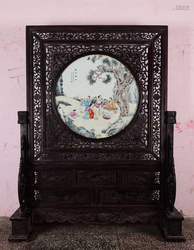 A Chinese Porcelain Plate Painting Inlaid Rosewood Table Screen