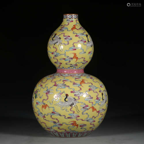 A Chinese Yellow Famille Rose Porcelain Vase Gourd-shaped Vase