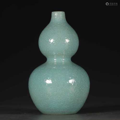 A Chinese Floral Porcelain Vase Gourd-shaped Vase