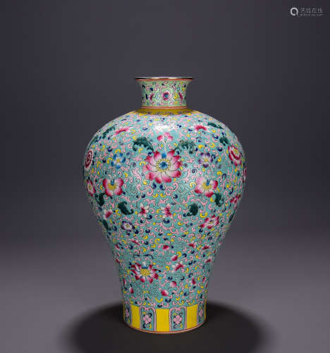 A Chinese Green Famille Rose Floral Porcelain Vase