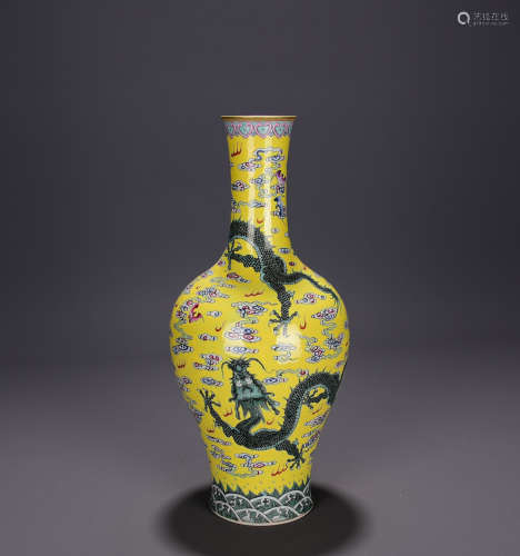 A Chinese Yellow Famille Rose Dragon Pattern Porcelain Vase