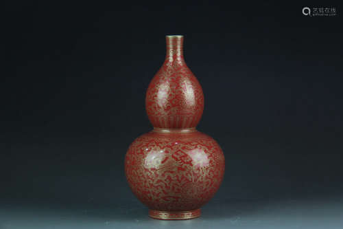 A Chinese Figures Painted Gild Porcelain Gourd-shaped Vase