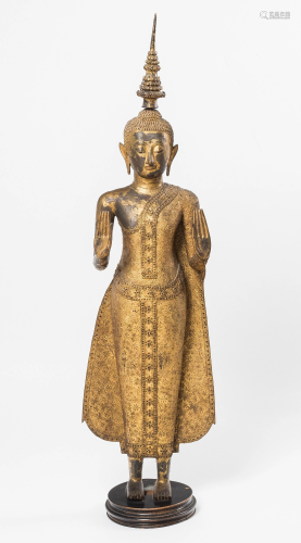 Grosser, stehender Buddha