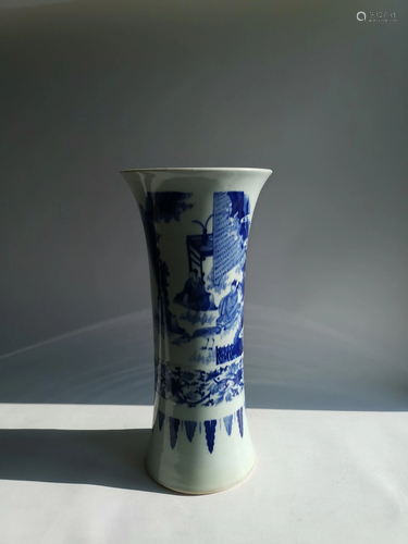 CHINESE BLUE AND WHITE PORCELAIN VASE