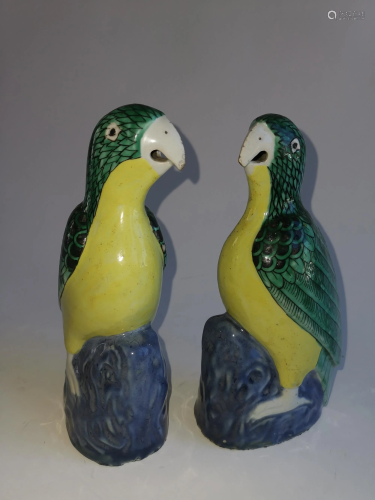 PAIR OF CHINESE EXPORT PORCELAIN BIRDS