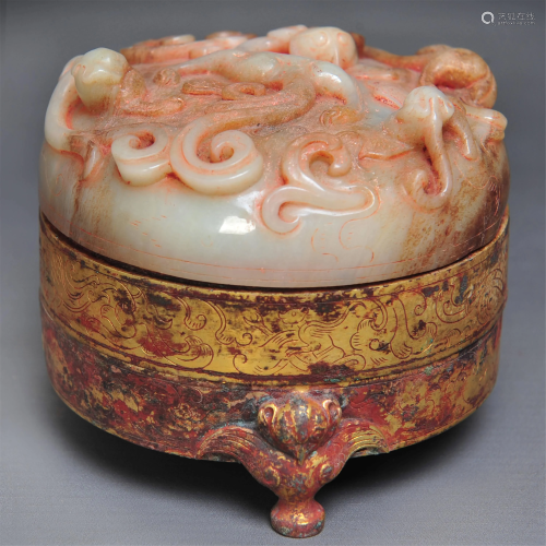 AN ARCHAIC RUSSET JADE GOLD-INLAID BOX AND …