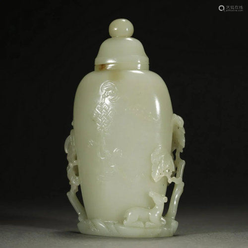 A VERY FINE CARVED WHITE JADE VASE