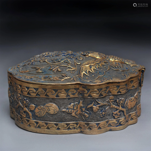 AN ARCHAIC GILT-SILVER BOX