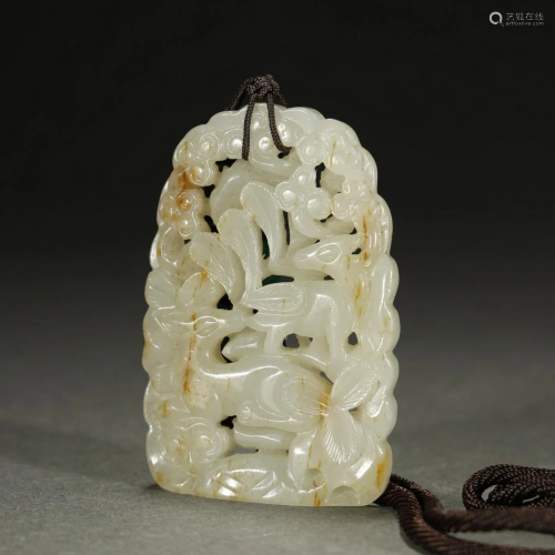 A VERY FINE CARVED WHITE JADE PLAQUE