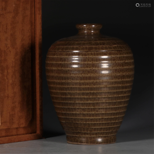 AN ARCHAIC BROWN GROUND GLAZED MEIPING