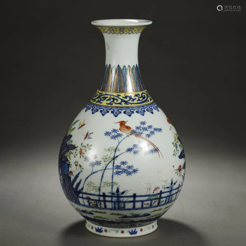 A MAGNIFICENT IMPERIAL FAMILLE-ROSE VASE