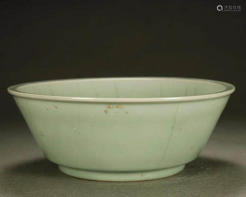AN IMPORTANT AND VERY RARE LONGQUAN CELA…