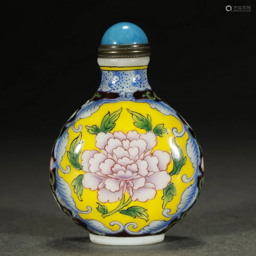 A VERY FINE GLASS SNUFF BOTTLE