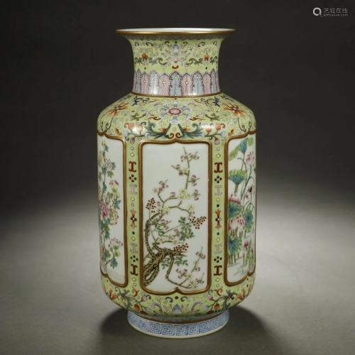 A MAGNIFICENT IMPERIAL FAMILLE-ROSE VASE