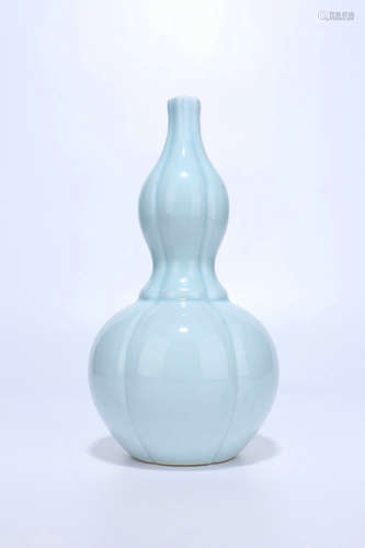 Celadon Glazed Porcelain Vase,Qing Dynasty