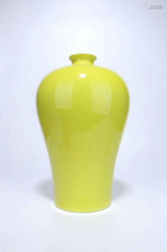 Lemon-Yellow Glazed Meiping,Qing Dynasty