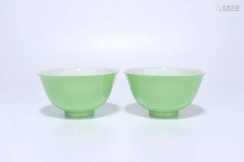 Pair Of Apple-Green Glazed Bowls,Qing Dynasty