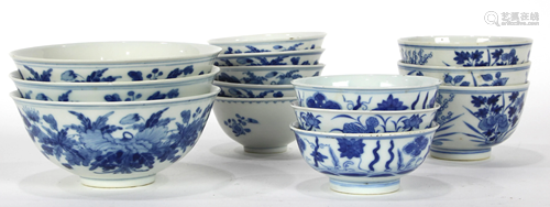 (lot of 14) A Group of Chinese Blue and White 'floral'