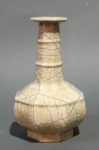 Chinese Ge-type crackle vase