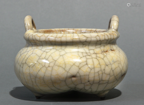 Chinese Ge-type crackle glaze tripod censer