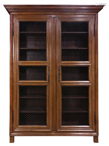 A French Provincial linen press