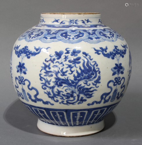 Chinese blue and white porcelain urn