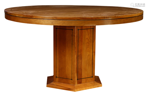 A Stickley (Audi) Arts and Crafts style dining suite