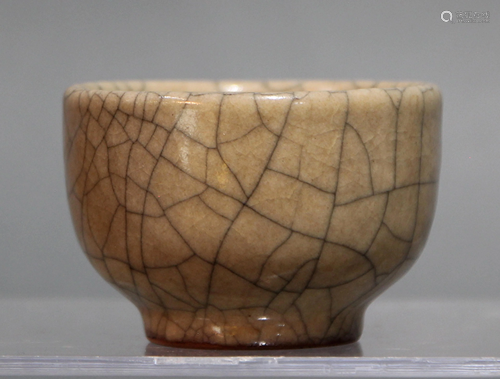 A Chinese Ge-Style Porcelain Wine Cup