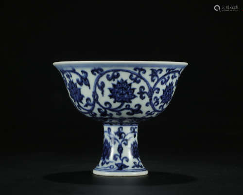 Ming dynasty blue and white high-foor bowl with flowers pattern