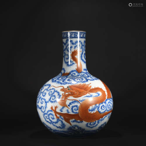 Qing Dynasty blue and white reddish gold-painted globular shape vase