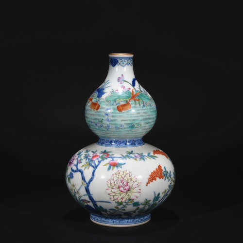 Qing Dynasty clashing color  gourd-shaped vase