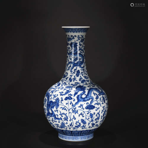 Qing Dynasty blue-and-white vase with dragon pattern