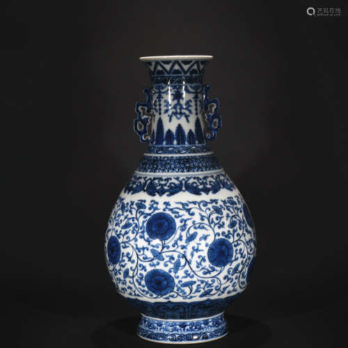 Qing Dynasty blue-and-white double ear vase with flower mission