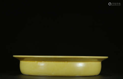 Qing dynasty yellow glaze plate