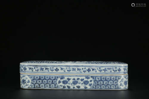 Ming dynasty blue and white pen box with flowers pattern