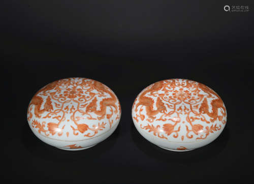 Qing dynasty iron red glaze box with dragon pattern* 1 pair