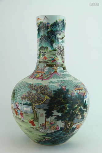Qing dynasty multicolored bottle with figure pattern
