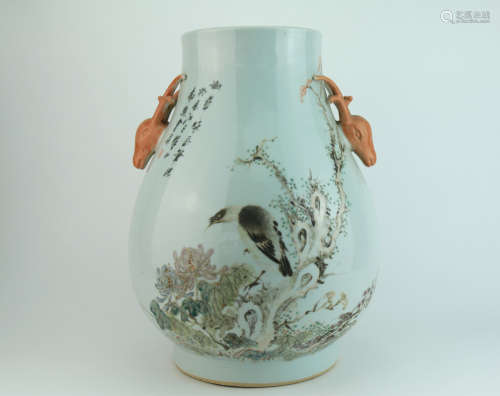 Qing dynasty Qianjiang cai bottle with flowers and birds pattern