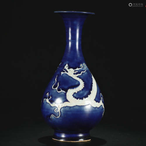 Qing dynasty blue glaze bottle with dragon pattern