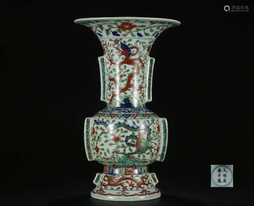 Ming dynasty multicolored bottle with dragon pattern